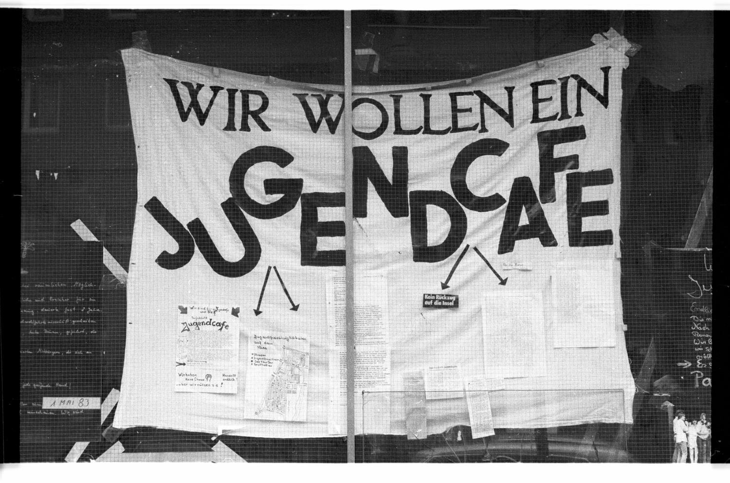 Kleinbildnegative: Banner für Jugendcafe, Potsdamer Straße, 1983 (Museen Tempelhof-Schöneberg/Jürgen Henschel RR-F)