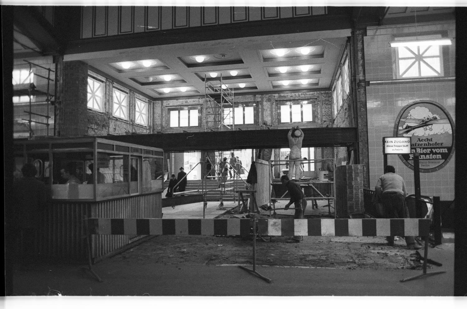 Kleinbildnegative: Bauarbeiten, U-Bahnhof Wittenbergplatz, 1982 (Museen Tempelhof-Schöneberg/Jürgen Henschel RR-F)