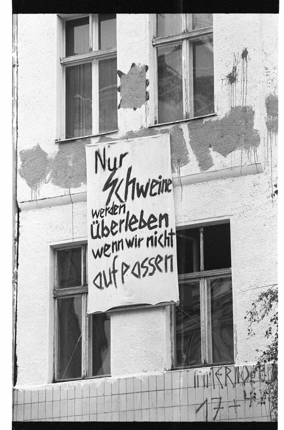 Kleinbildnegative: Besetztes Haus, Blumenthalstraße, 1982 (Museen Tempelhof-Schöneberg/Jürgen Henschel RR-F)