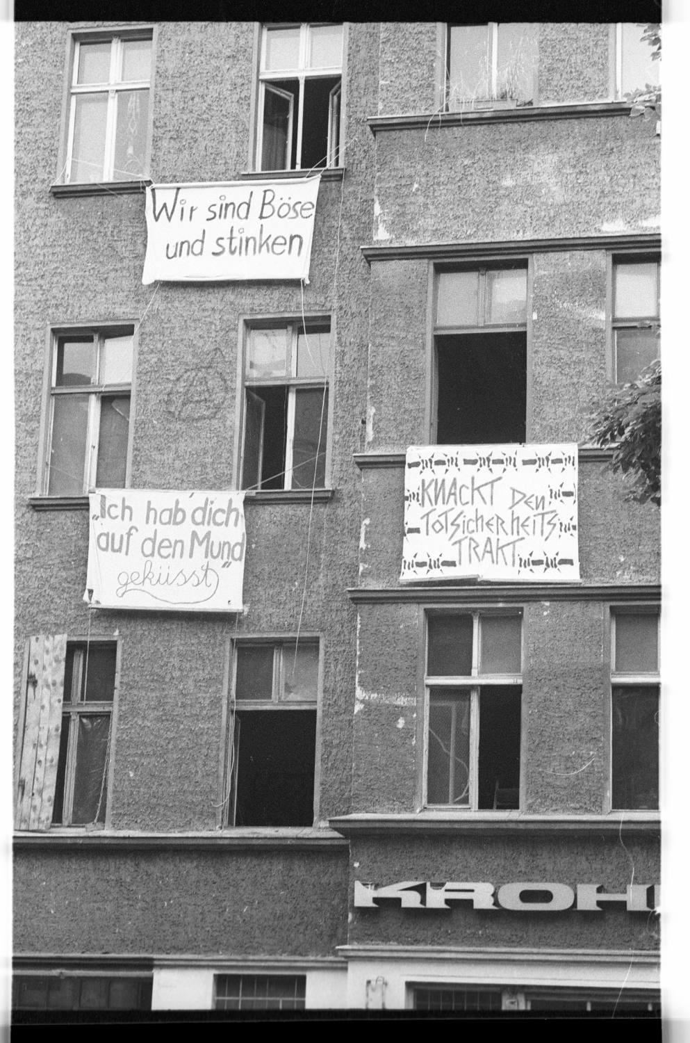 Kleinbildnegative: Besetztes Haus, Maaßenstr. 10, 1982 (Museen Tempelhof-Schöneberg/Jürgen Henschel RR-F)