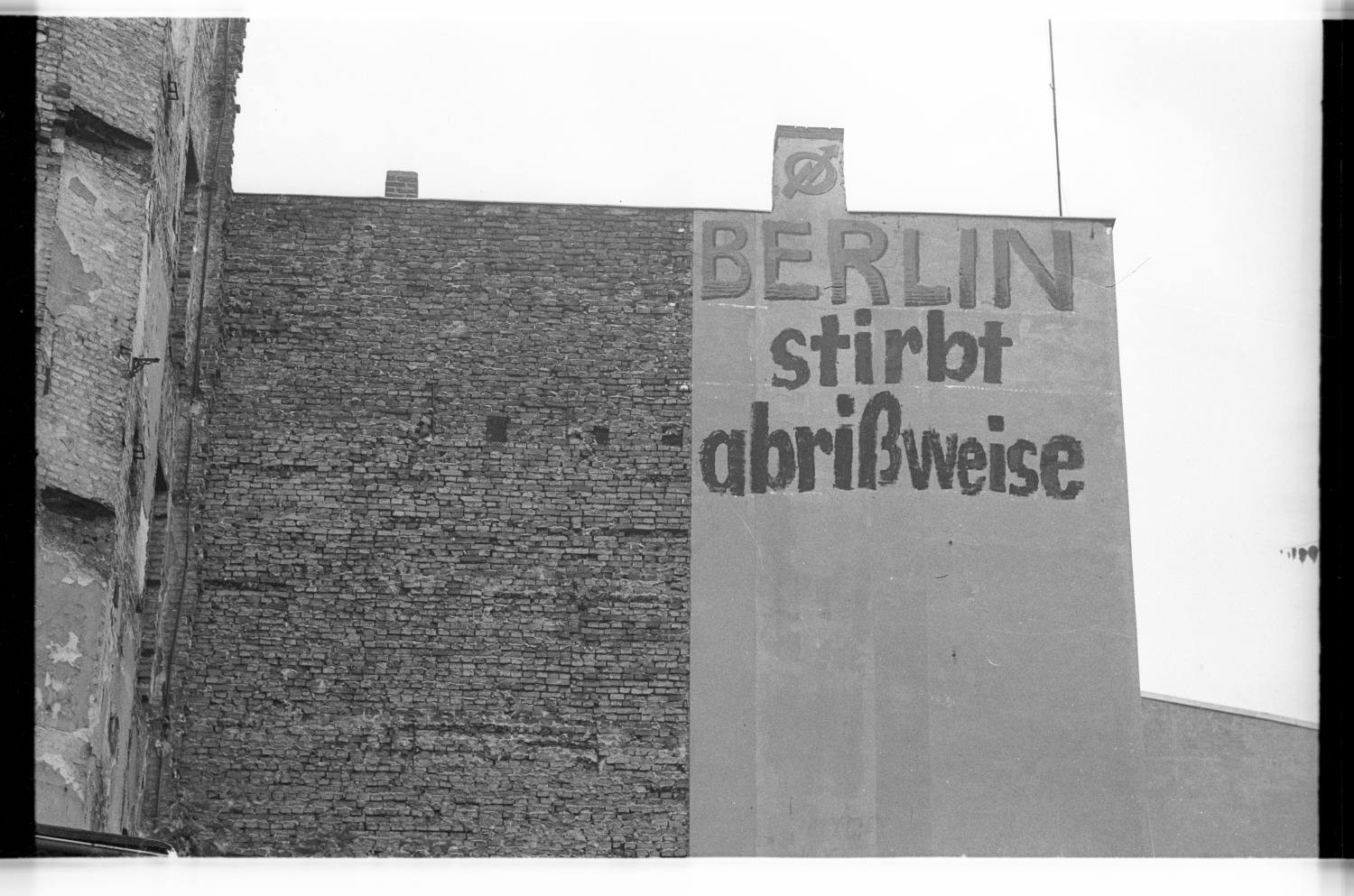 Kleinbildnegative: Besetztes Haus, Winterfeldtplatz, 1982 (Museen Tempelhof-Schöneberg/Jürgen Henschel RR-F)
