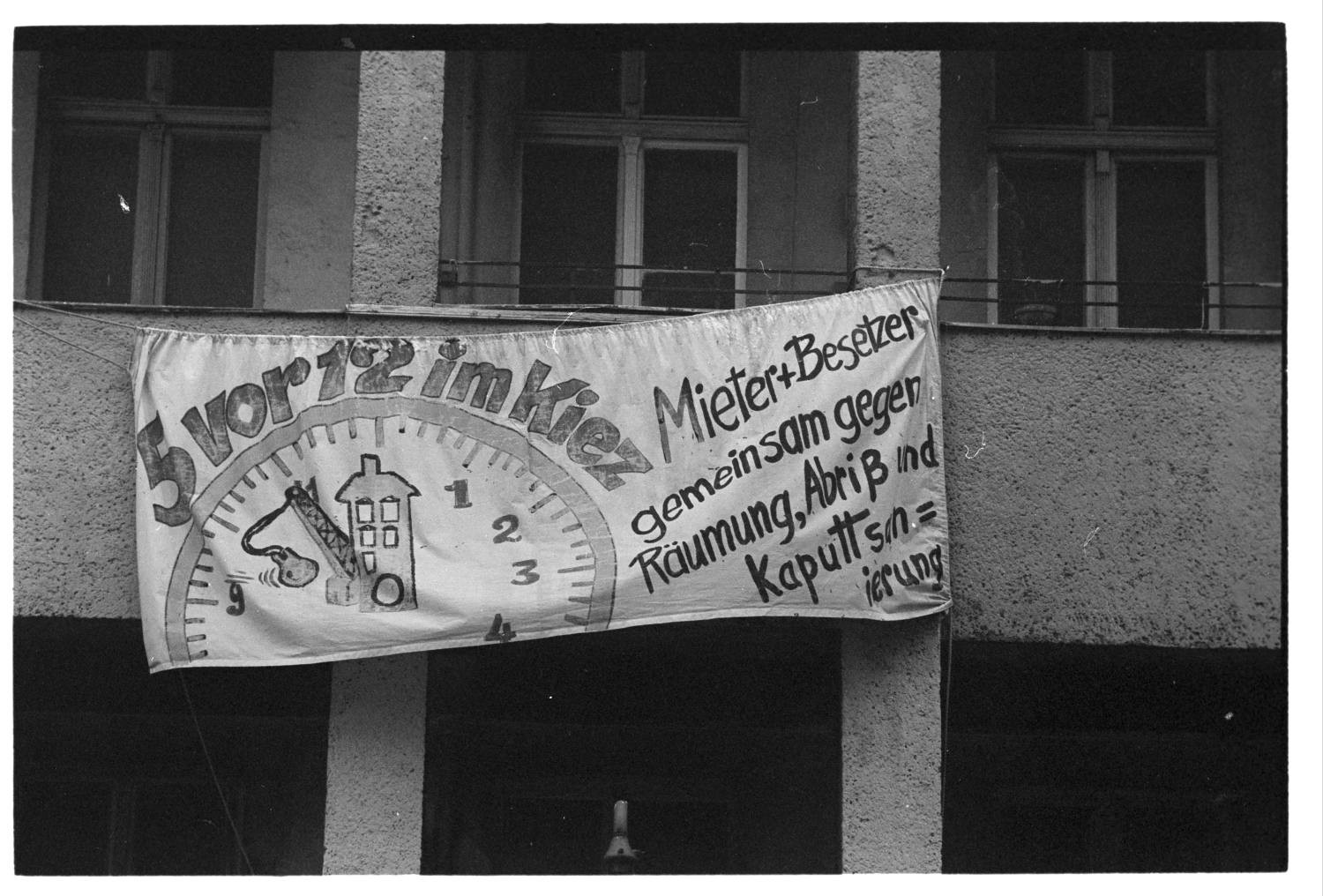 Kleinbildnegative: Besetztes Haus, Winterfeldtstr. 36, 1983 (Museen Tempelhof-Schöneberg/Jürgen Henschel RR-F)