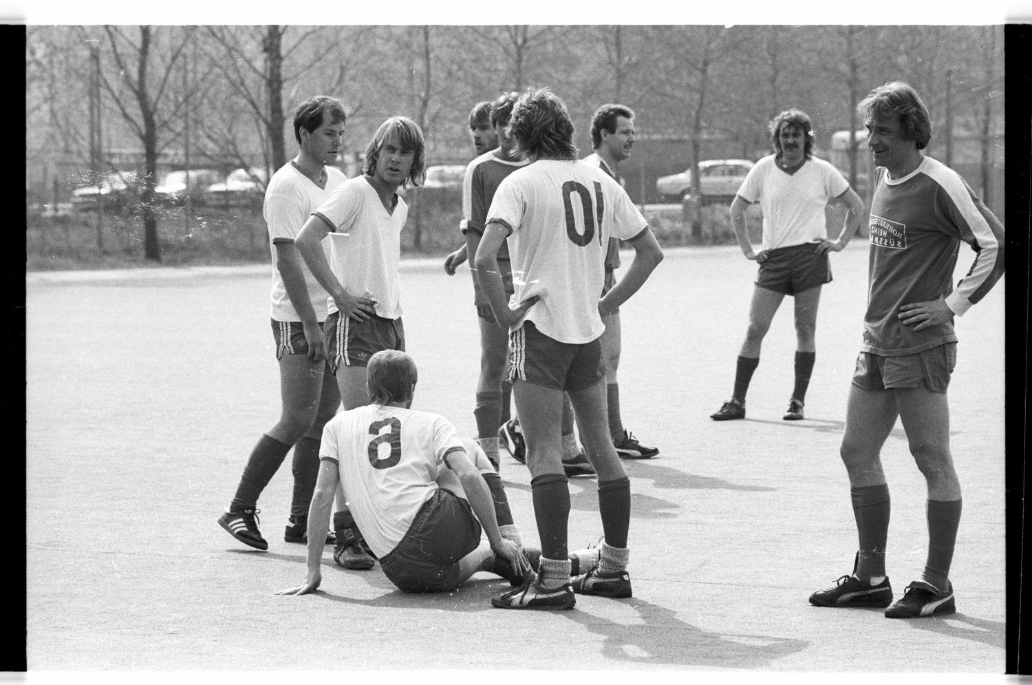 Kleinbildnegative: Fußballspiel "FC Grün-Rot : SSC Südwest", 1984 (Museen Tempelhof-Schöneberg/Jürgen Henschel RR-F)