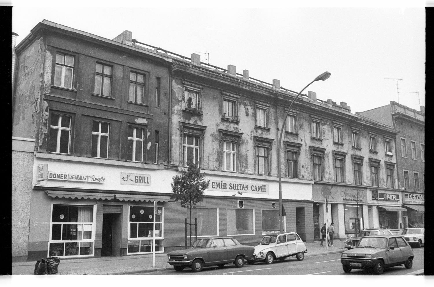Kleinbildnegative: Mietshauskomplex, Hauptstr. 15 und 14, 1983 (Museen Tempelhof-Schöneberg/Jürgen Henschel RR-F)