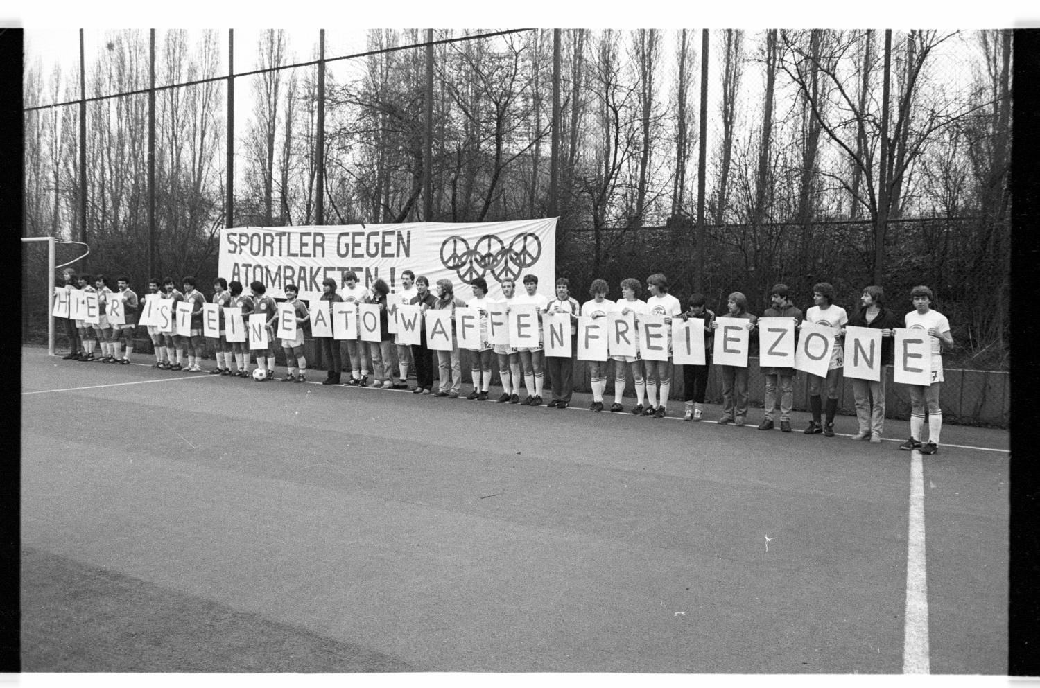 Kleinbildnegative: Osterturnier des FC Internationale, 1983 (Museen Tempelhof-Schöneberg/Jürgen Henschel RR-F)
