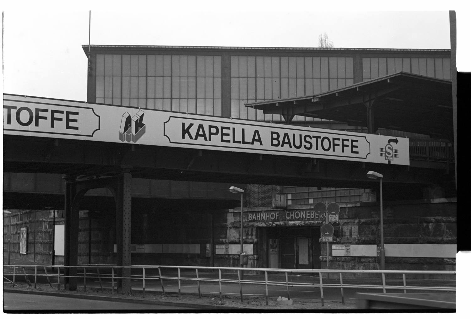 Kleinbildnegative: S-Bahnhof Schöneberg, 1984 (Museen Tempelhof-Schöneberg/Jürgen Henschel RR-F)