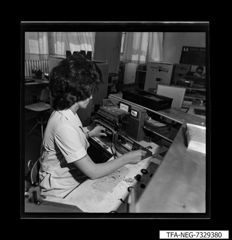 Kontrolleinrichtung 50-fach Maschine, Foto Dezember 1973 (www.industriesalon.de CC BY-SA)