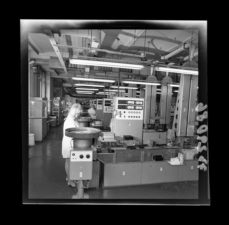 Produktionshalle der Abteilung Diode., Foto Juni 1973 (www.industriesalon.de CC BY-NC-SA)