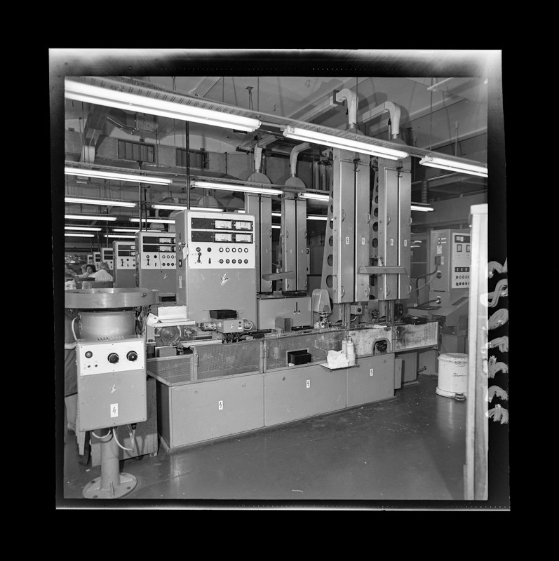 Produktionshalle in der Abteilung Diode., Foto Juni 1973 (www.industriesalon.de CC BY-SA)