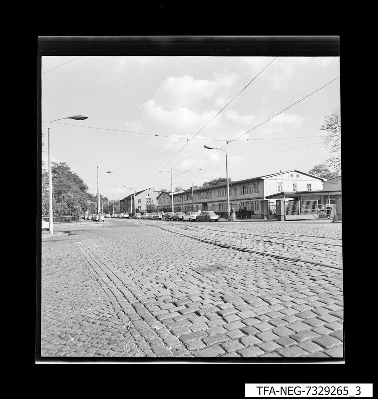 Straßenansicht, Foto Oktober 1973 (www.industriesalon.de CC BY-SA)
