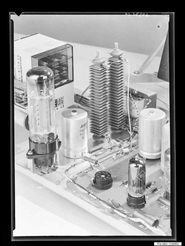 Vakuum-Messgerät, Bauteil, Foto Februar 1973 (www.industriesalon.de CC BY-SA)