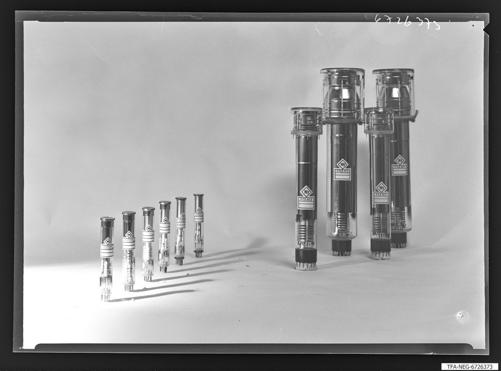 10 unterschiedliche Endikons ; Foto, Mai 1967 (www.industriesalon.de CC BY-SA)