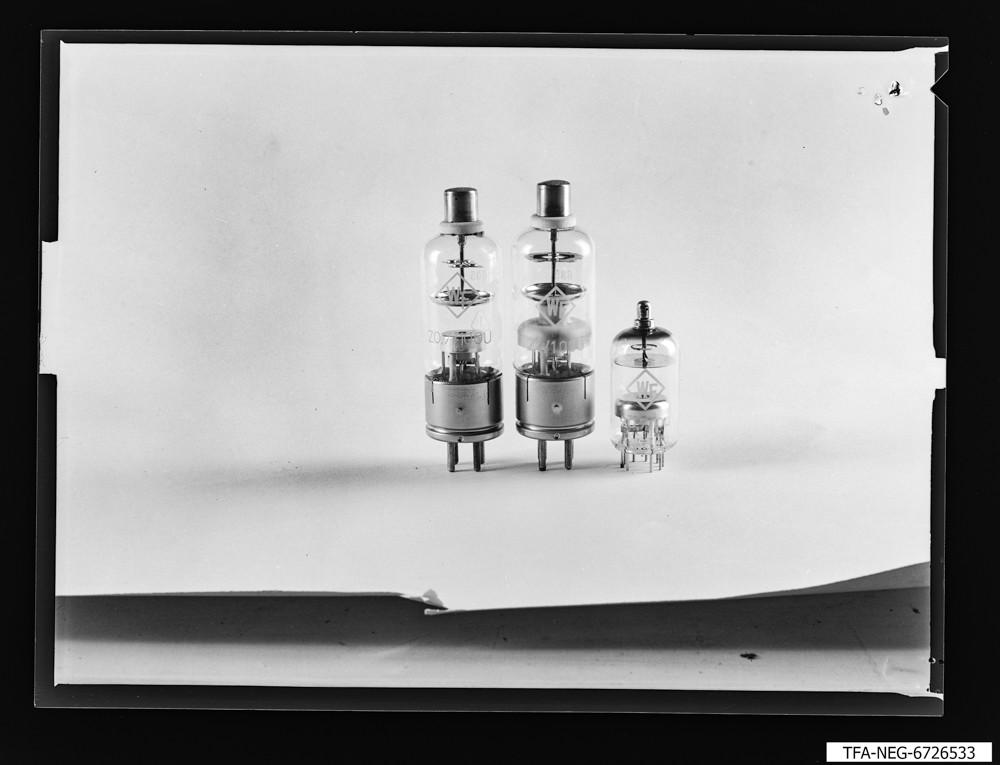 3 Leistungsschaltröhren ; Foto, Juli 1967 (www.industriesalon.de CC BY-SA)