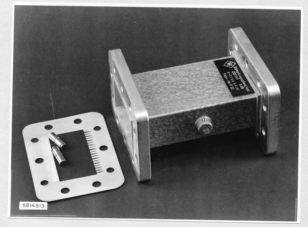 7,5 Zentimeter-Bauteile DGF/V1; Foto, März 1958 (www.industriesalon.de CC BY-SA)
