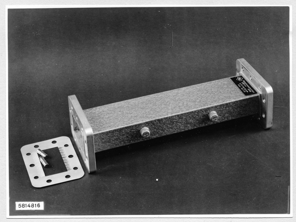 7,5 Zentimeter-Bauteile DGF/V4; Foto, März 1958 (www.industriesalon.de CC BY-SA)