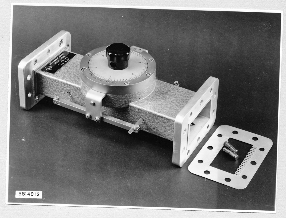 7,5 Zentimeter-Bauteile DGV/V1; Foto, März 1958 (www.industriesalon.de CC BY-SA)