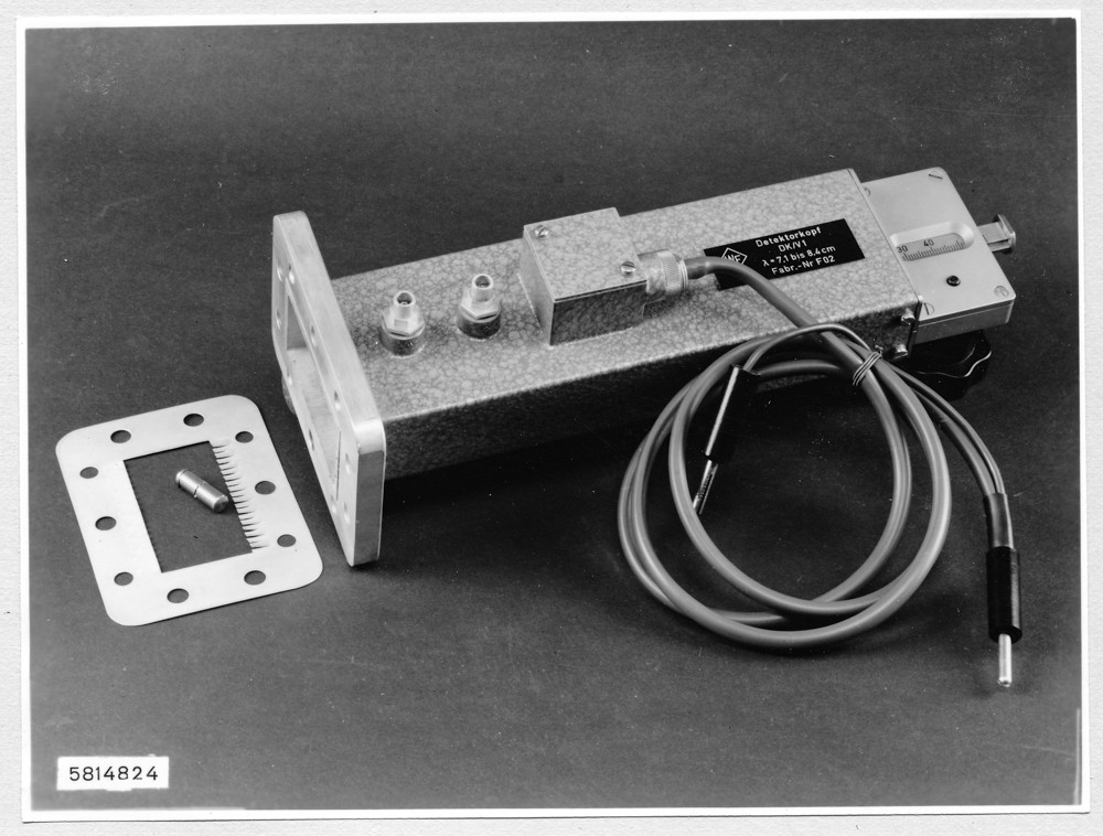 7,5 Zentimeter-Bauteile DK/V1, Bild 1; Foto, März 1958 (www.industriesalon.de CC BY-SA)