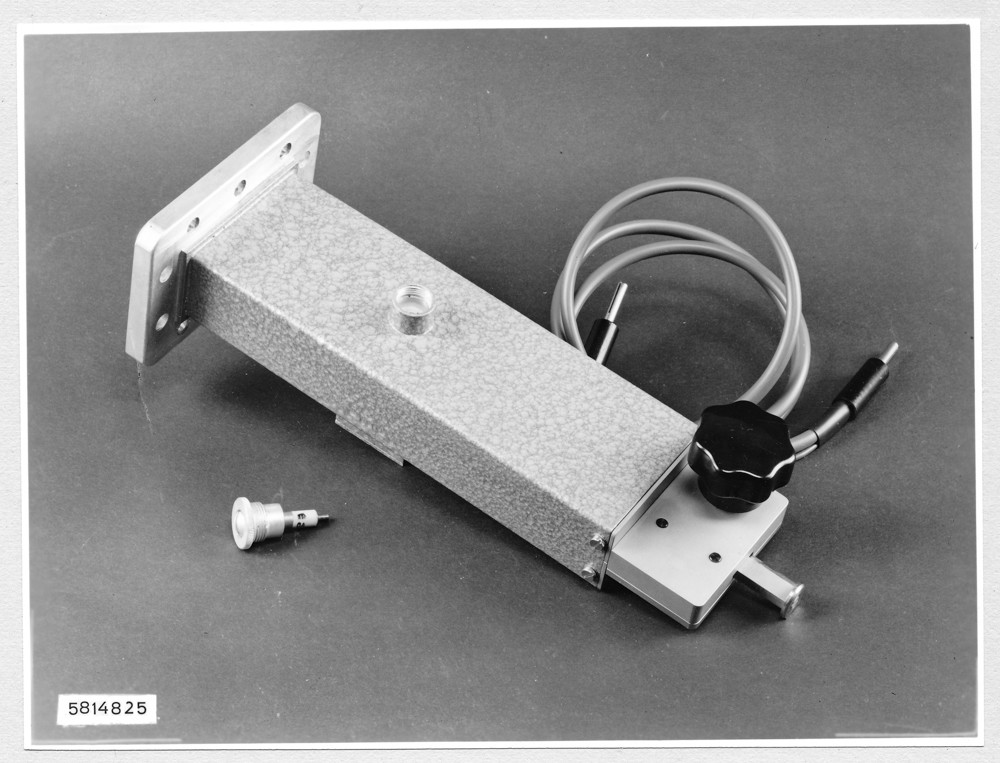 7,5 Zentimeter-Bauteile DK/V1, Bild 2; Foto, März 1958 (www.industriesalon.de CC BY-SA)