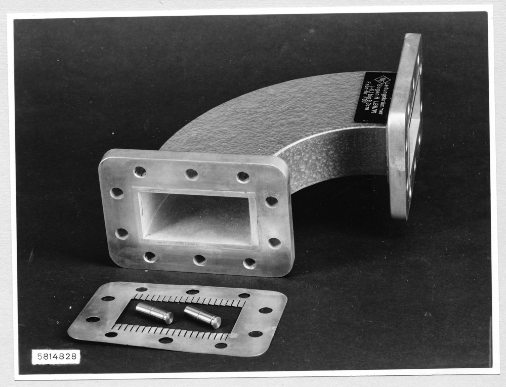 7,5 Zentimeter-Bauteile LBH/V4; Foto, März 1958 (www.industriesalon.de CC BY-SA)