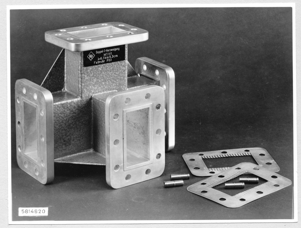 7,5 Zentimeter-Bauteile MT/V1; Foto, März 1958 (www.industriesalon.de CC BY-SA)