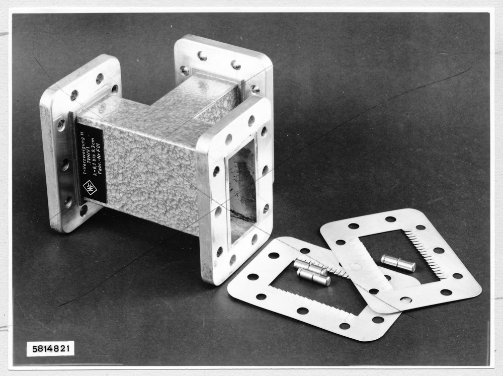 7,5 Zentimeter-Bauteile THV/V1; Foto, März 1958 (www.industriesalon.de CC BY-SA)