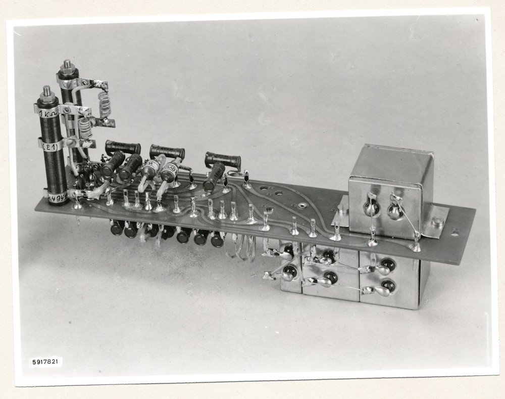 Anwendungen von gedruckten Schaltungen - Fernmesseinrichtung Baugruppe I, Leiterseite; Foto, 10. Januar 1959 (www.industriesalon.de CC BY-SA)