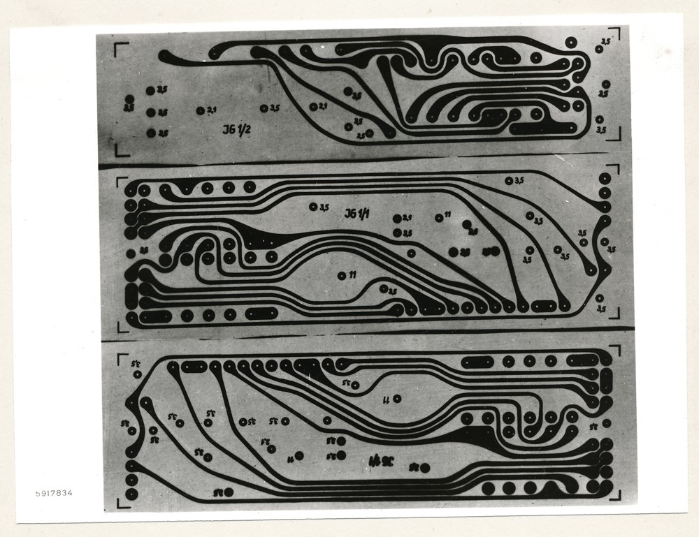 Anwendungen von gedruckten Schaltungen - Fernmesseinrichtung, entwickelt und eingefärbt; Foto, 10. Januar 1959 (www.industriesalon.de CC BY-SA)