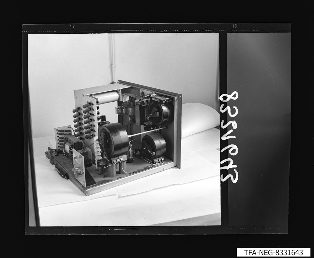 Bauteil eines Magnetron-Tastgeräts; Foto,  Juli 1983 (www.industriesalon.de CC BY-SA)