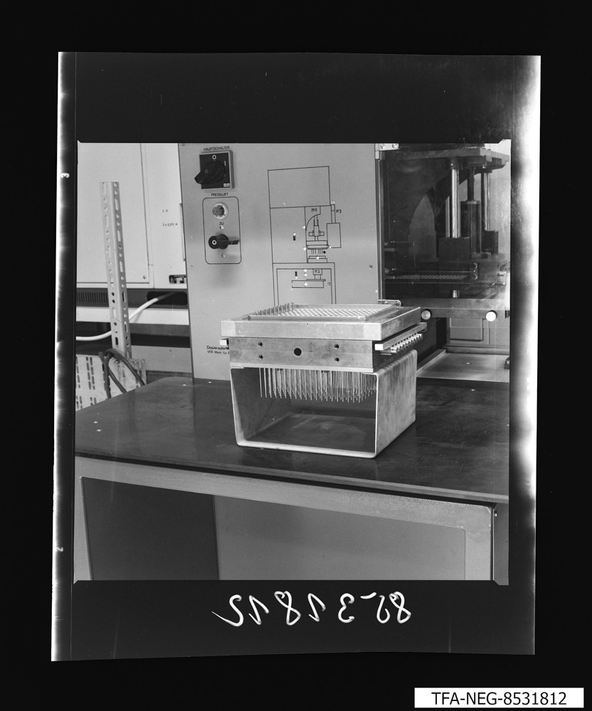 "Dosierautomat" M3578, Zubehör 1; Foto, 1. März 1985 (www.industriesalon.de CC BY-SA)
