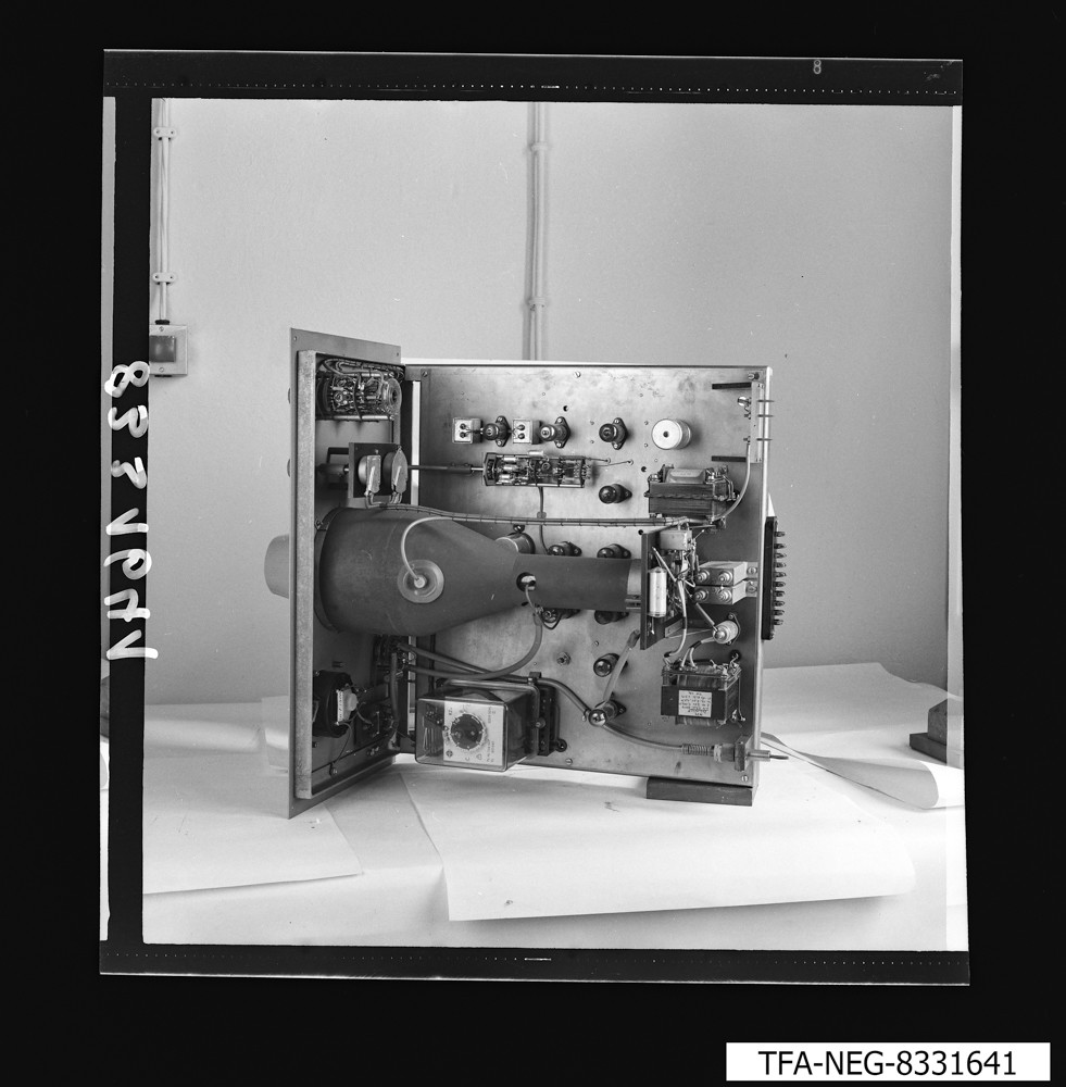Einschub 2 eines Magnetron-Tastgeräts; Foto,  Juli 1983 (www.industriesalon.de CC BY-SA)