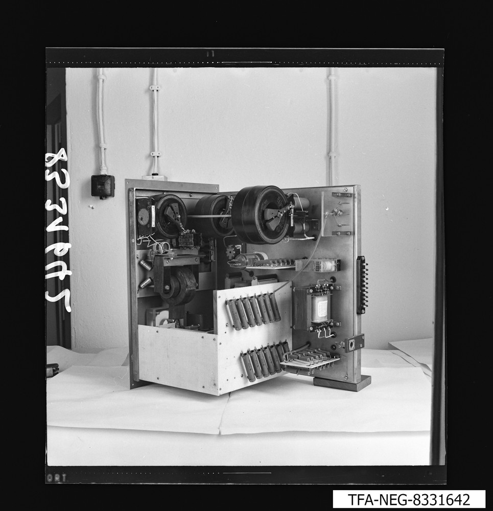 Einschub 3 eines Magnetron-Tastgeräts; Foto,  Juli 1983 (www.industriesalon.de CC BY-SA)
