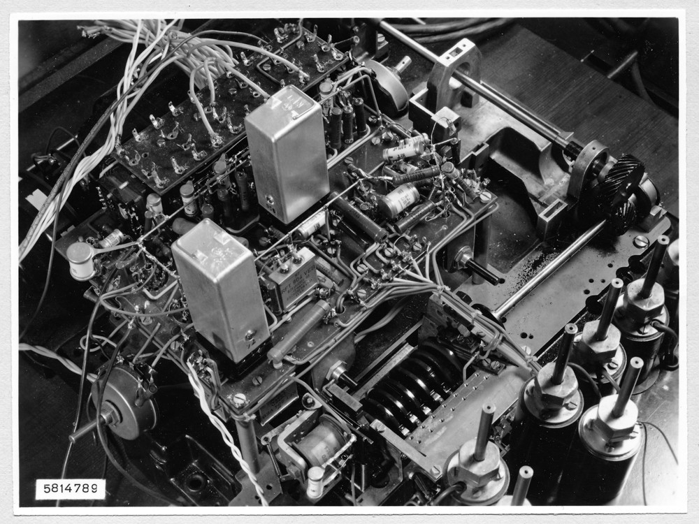 Elektronische Blattschreiber, Bild 1; Foto, Februar 1958 (www.industriesalon.de CC BY-SA)