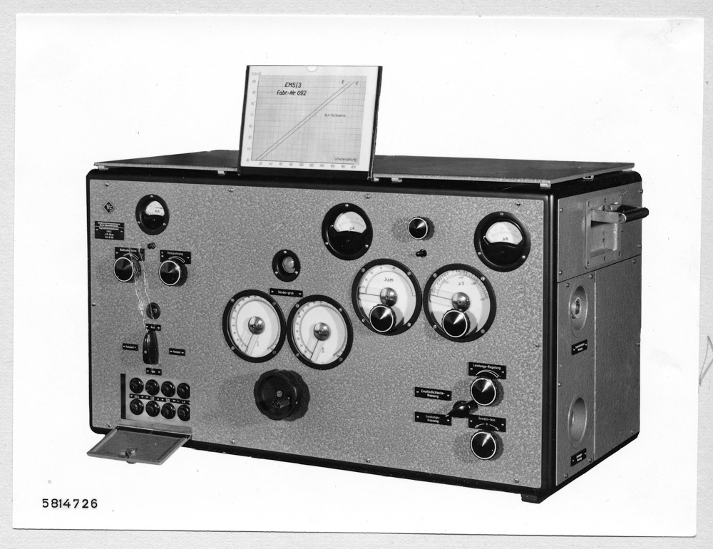 Empfindlichkeitsmeßsender EMS3, Bild 1; Foto, Januar 1958 (www.industriesalon.de CC BY-SA)