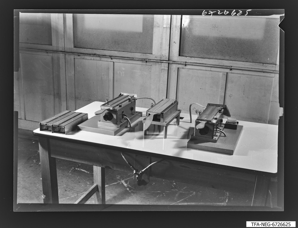 Fälleinrichtung für Dioden; Foto, Oktober 1967 (www.industriesalon.de CC BY-SA)