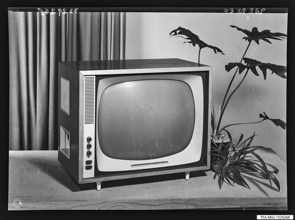 Fernsehempfänger vor dem Umbau, Modell 2; Foto, Oktober 1973 (www.industriesalon.de CC BY-SA)