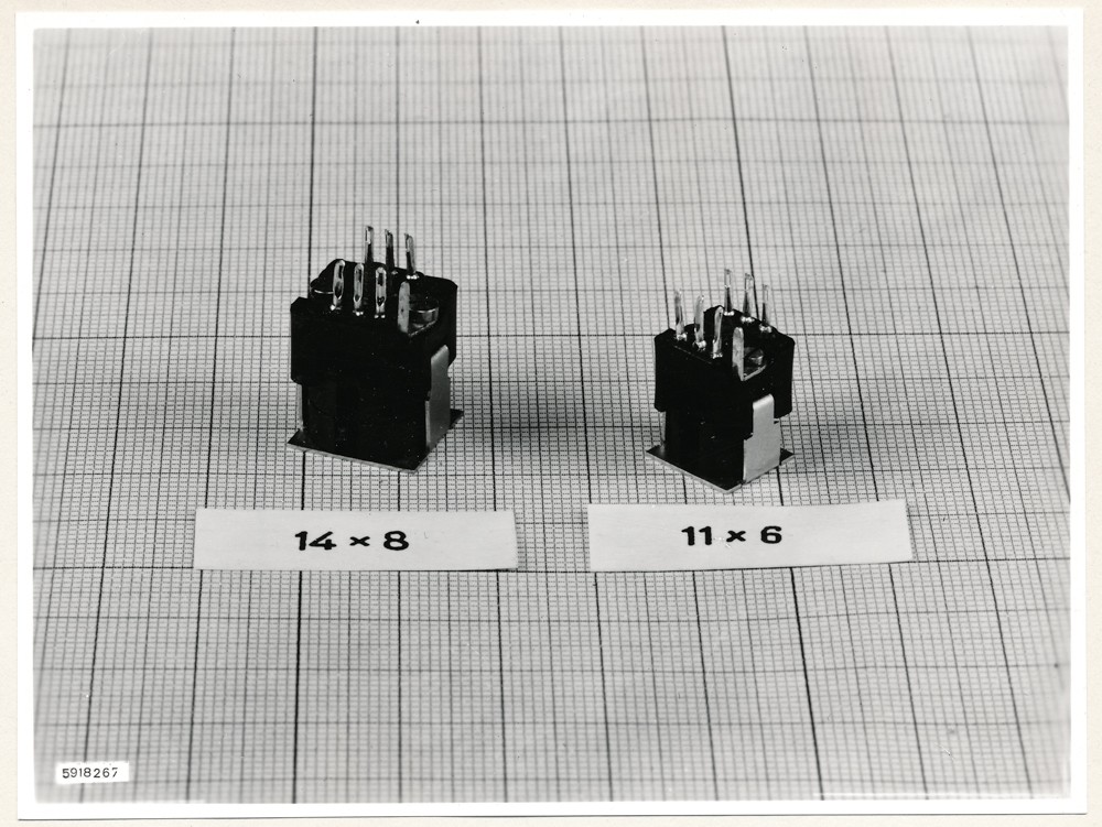 Ferrit Schalenkern 14x9; Foto, 10. Juni 1959 (www.industriesalon.de CC BY-SA)