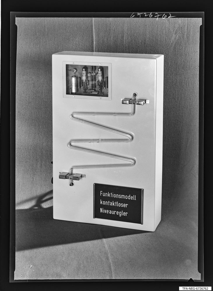 Funktionsmodell Niveauregler, ohne Gehäuse, Rückseite; Foto, Dezember 1967 (www.industriesalon.de CC BY-SA)