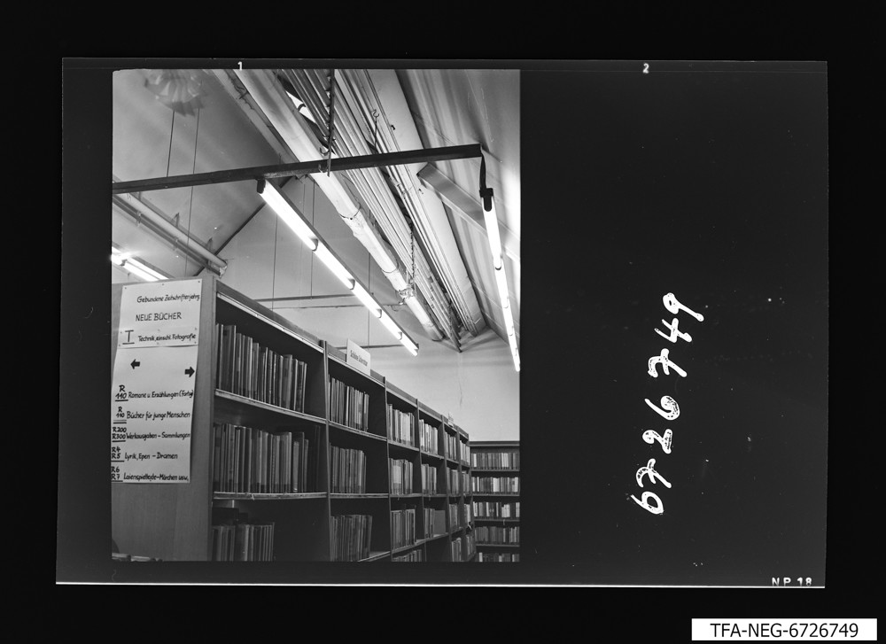 Gewerkschaftsbücherei, Regale; Foto, Dezember 1967 (www.industriesalon.de CC BY-SA)
