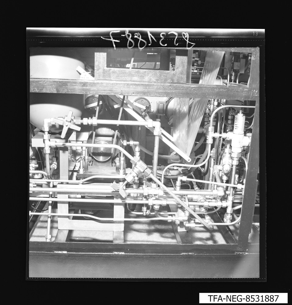 "Handschuh-Automat" M19400 , Teilansicht 14; Foto, 10. September 1985 (www.industriesalon.de CC BY-SA)