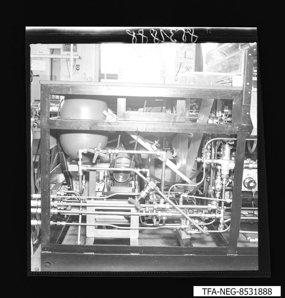 "Handschuh-Automat" M19400 , Teilansicht 15; Foto, 10. September 1985 (www.industriesalon.de CC BY-SA)
