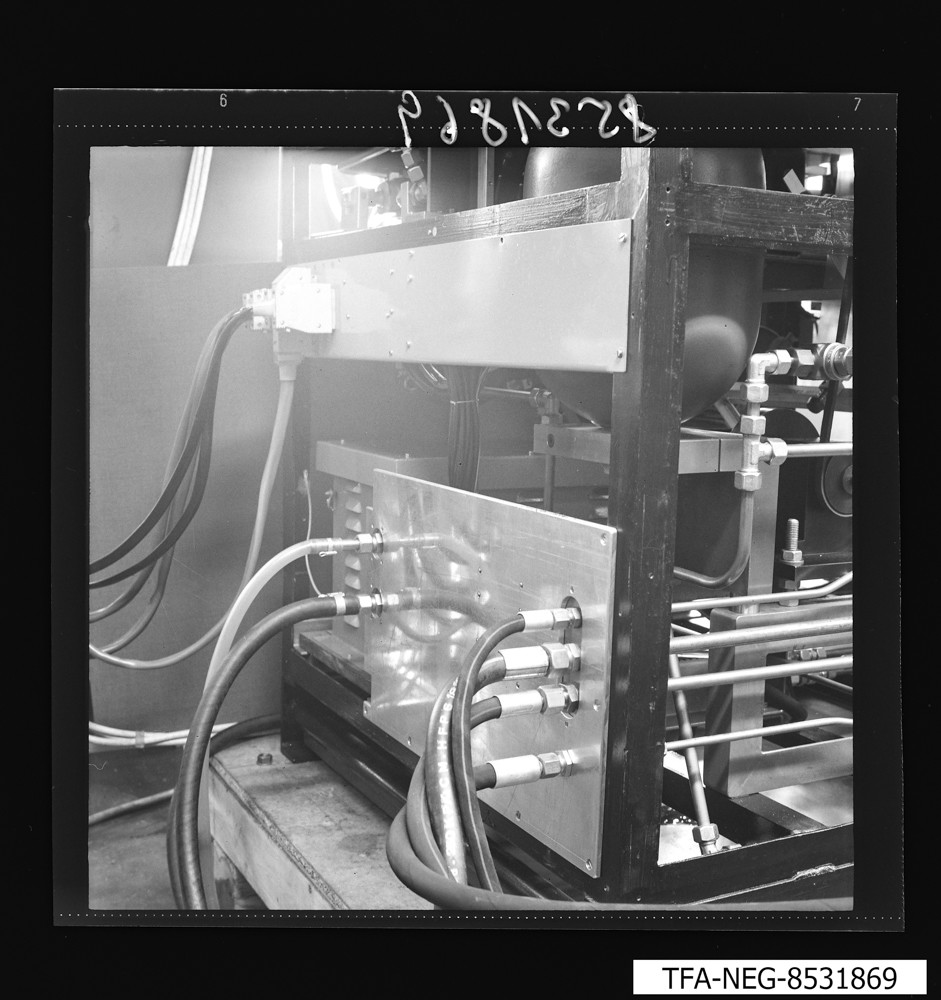 "Handschuh-Automat" M19400 , Teilansicht 3; Foto, 10. September 1985 (www.industriesalon.de CC BY-SA)