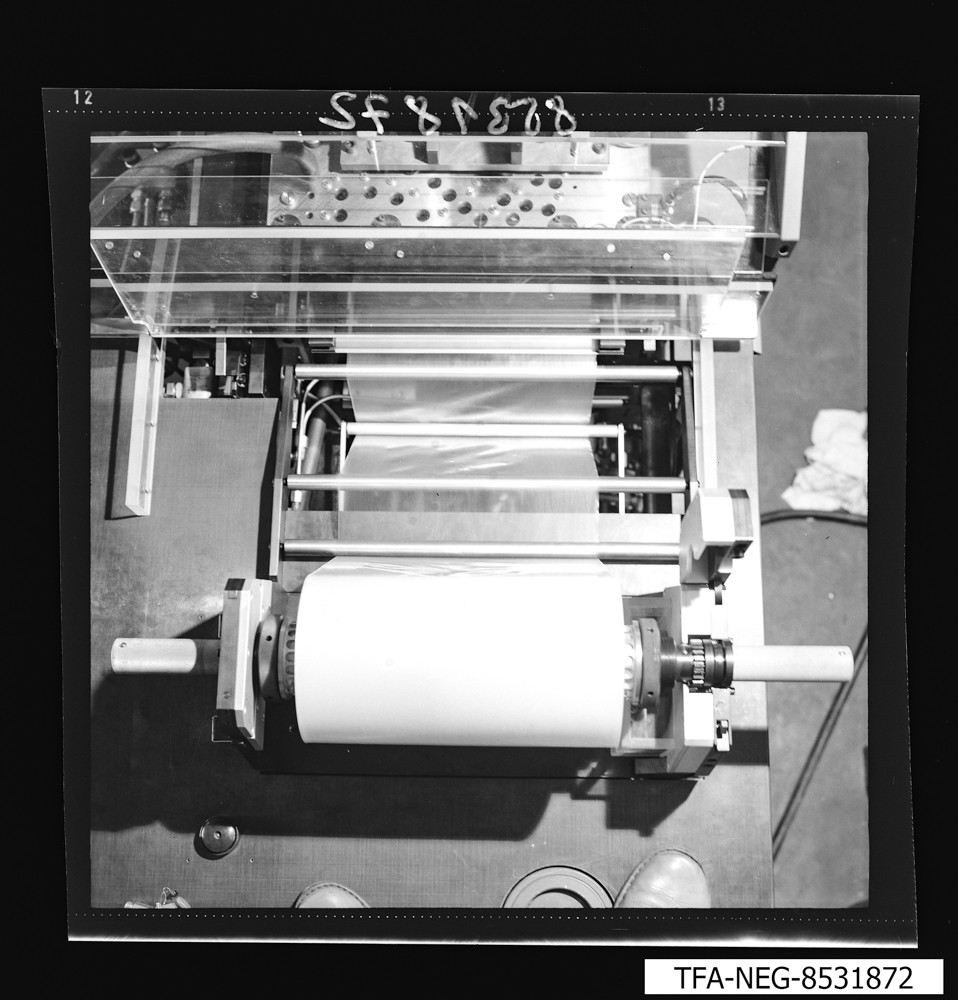 "Handschuh-Automat" M19400 , Teilansicht 5; Foto, 10. September 1985 (www.industriesalon.de CC BY-SA)
