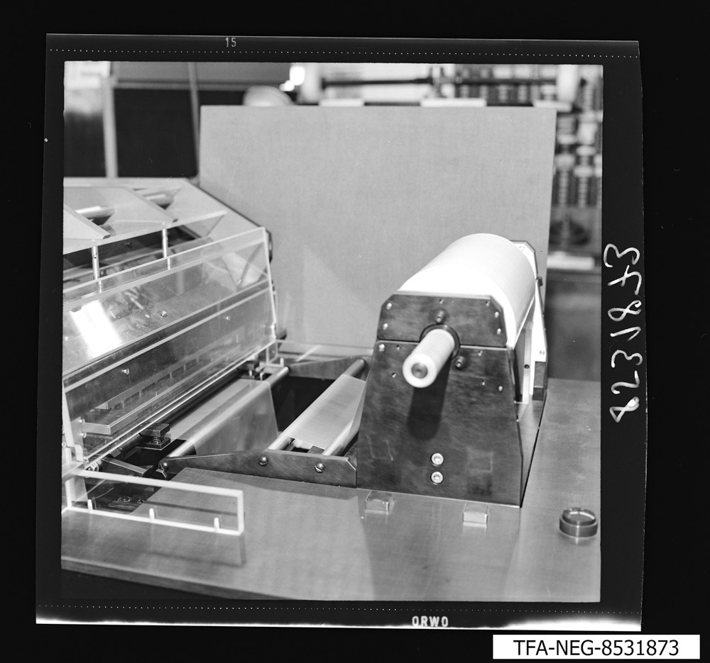 "Handschuh-Automat" M19400 , Teilansicht 6; Foto, 10. September 1985 (www.industriesalon.de CC BY-SA)