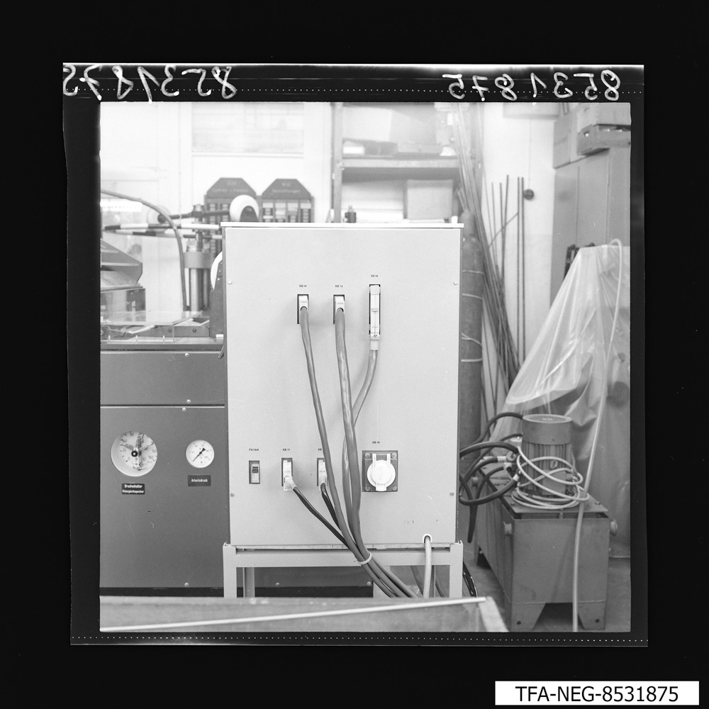 "Handschuh-Automat" M19400 , Teilansicht 7; Foto, 10. September 1985 (www.industriesalon.de CC BY-SA)
