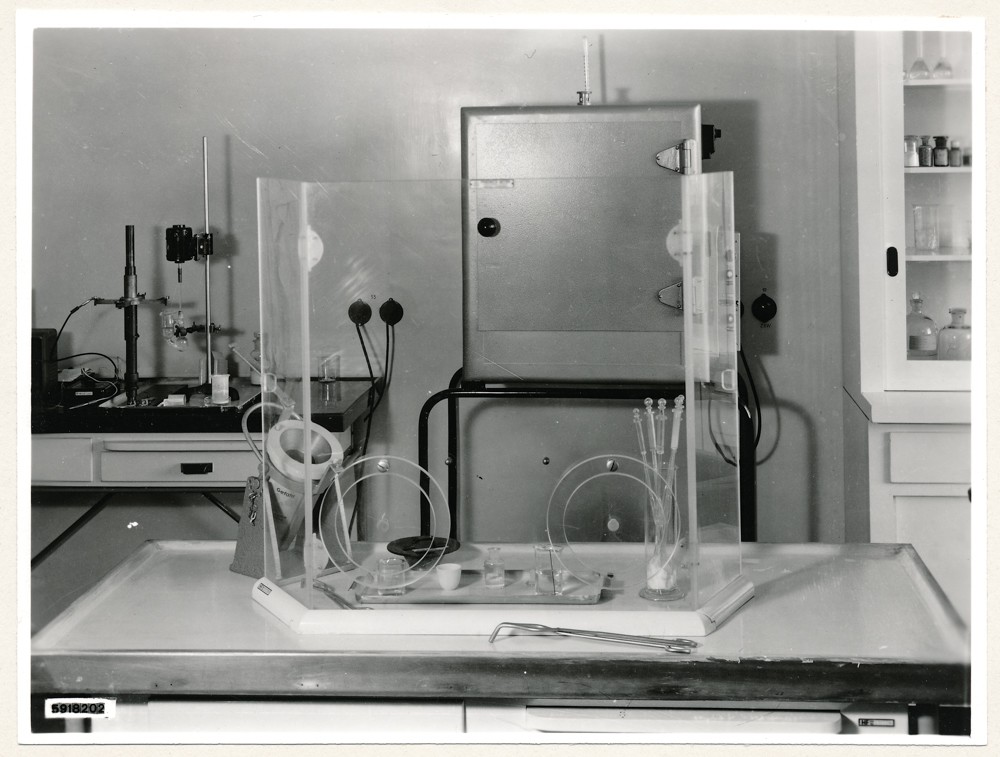 Isotopenlabor, Bild 2; Foto, 22. Mai 1959 (www.industriesalon.de CC BY-SA)
