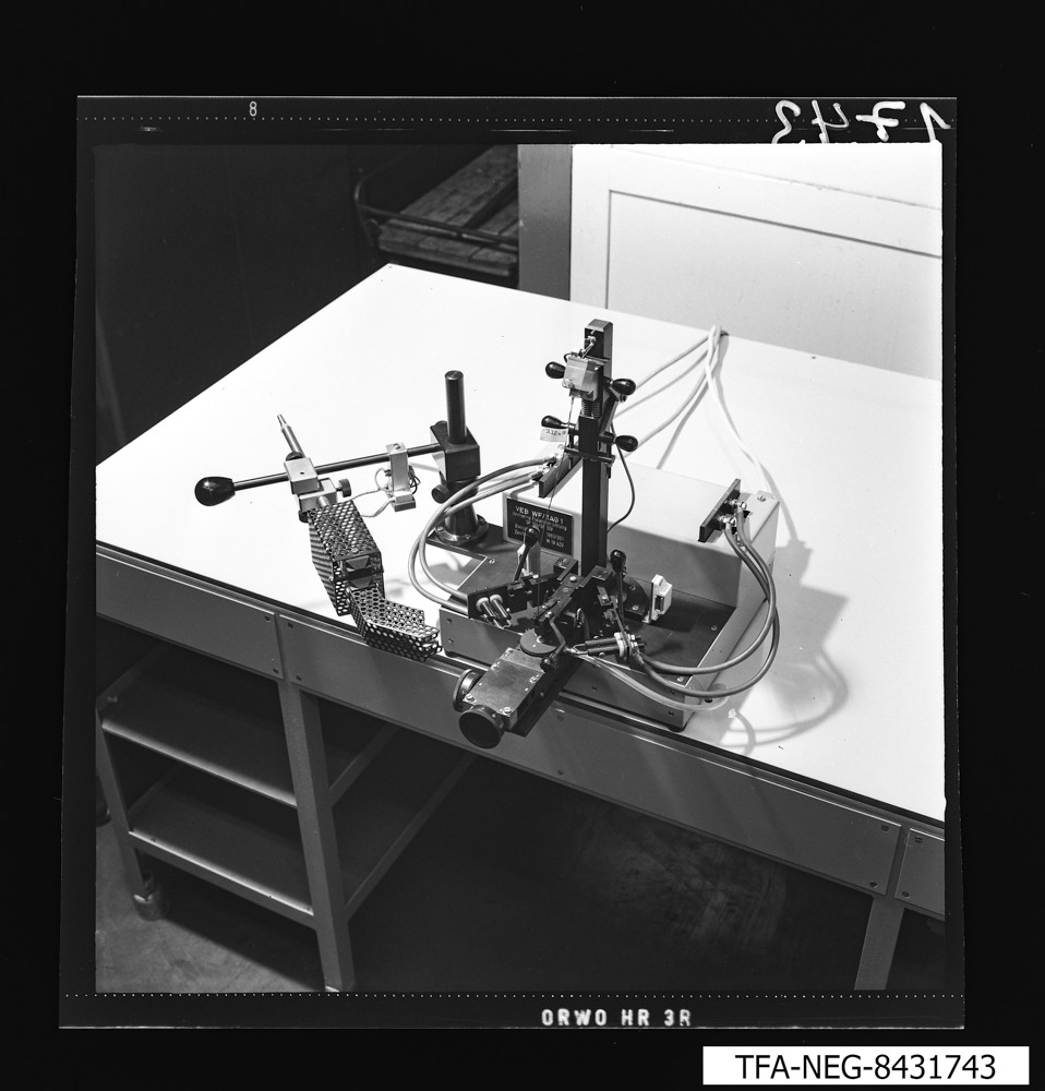 Justier- und Fixiereinrichtung SP104/SP109, Typ M19420, Zusatzgerät, Rückseite; Foto, 28. Februar 1984 (www.industriesalon.de CC BY-SA)