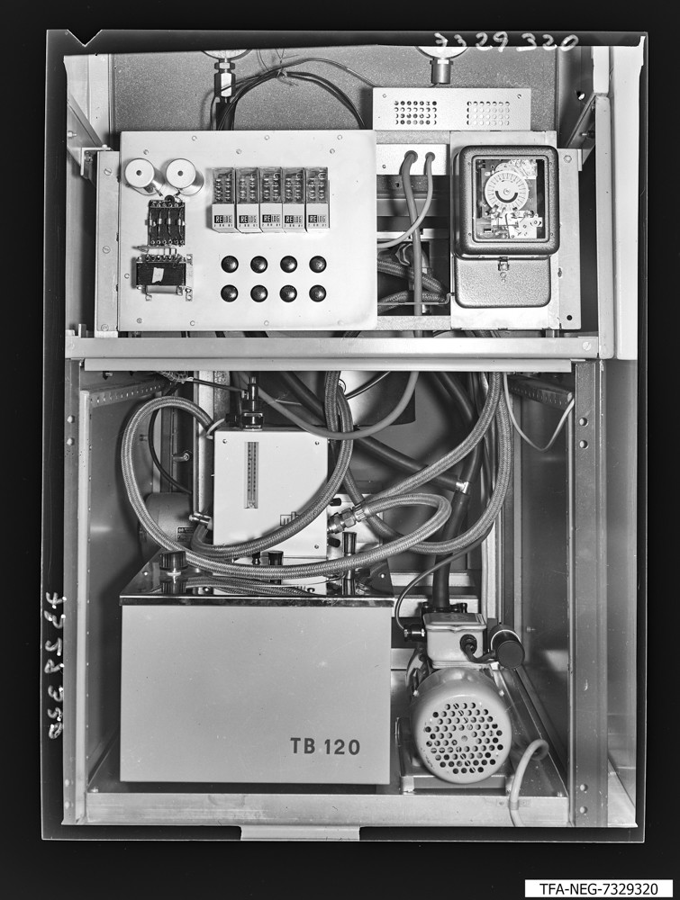 Keramikspritzautomat, Bild 10; Foto, November 1973 (www.industriesalon.de CC BY-SA)