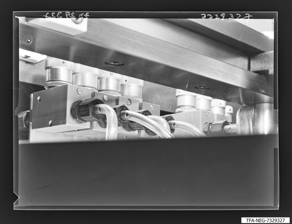 Keramikspritzautomat, Bild 17; Foto, November 1973 (www.industriesalon.de CC BY-SA)