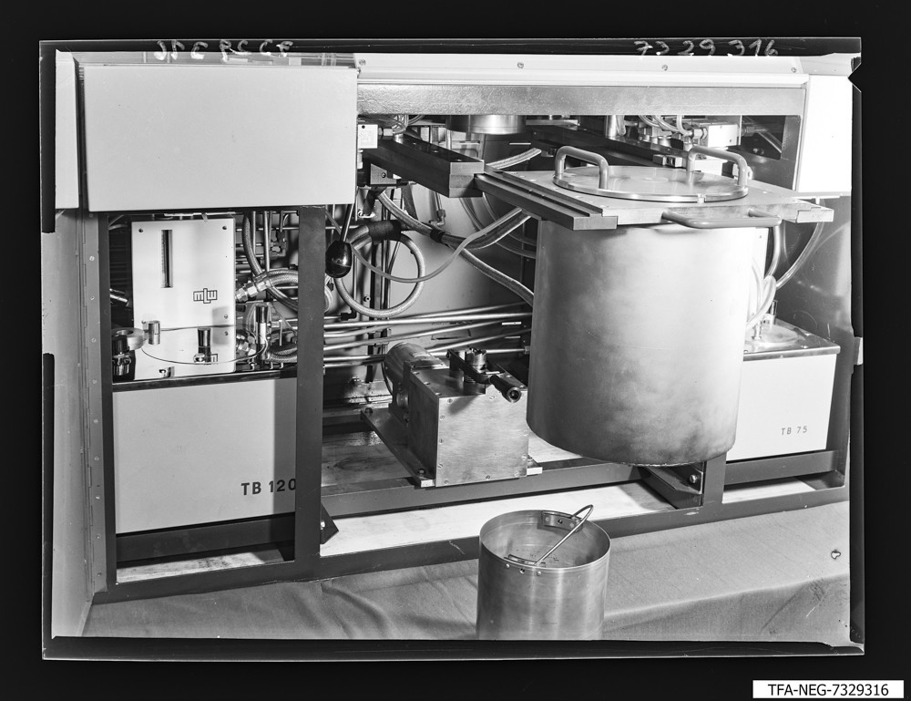 Keramikspritzautomat, Bild 6; Foto, November 1973 (www.industriesalon.de CC BY-SA)