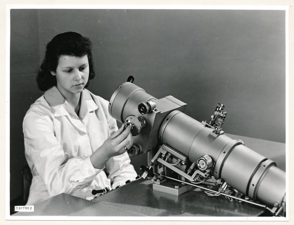 Klein Elektronenmikroskop KEM1, Bild 15; Foto, 27. Januar 1959 (www.industriesalon.de CC BY-NC-SA)
